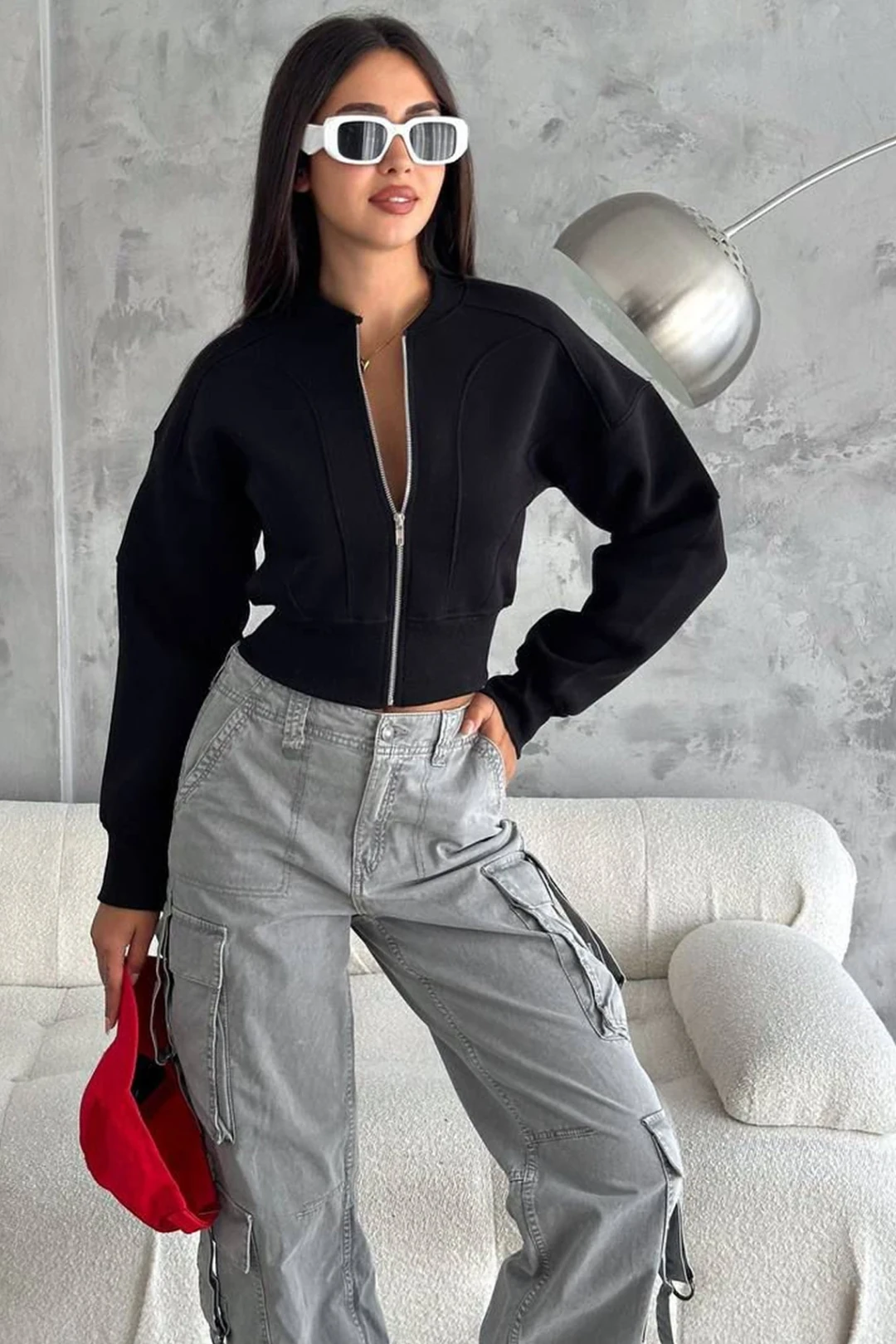 Kadın Fermuarlı Fit Cropped Sweatshirt – Sportif & Şehirli Stil - Siyah