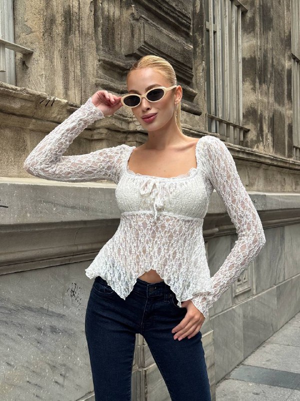 Ekru Peplum Etek Ucu Fırfırlı Güpür Bluz Uzun Kol Bağlama Detaylı Kare Yaka Şık Bluz - Ekru