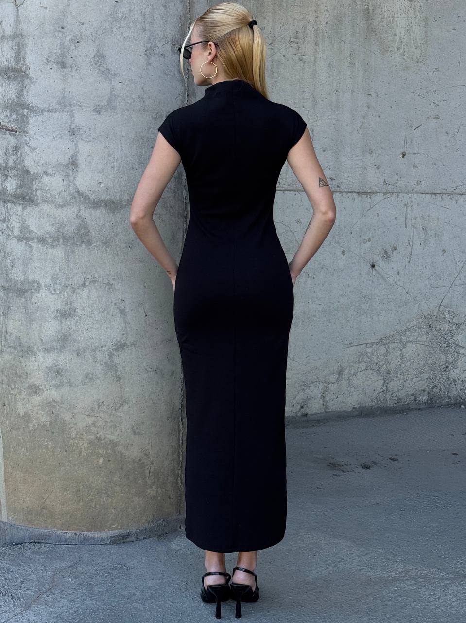 Kadın Yarım Balıkçı Yaka Kısa Kol Midi Elbise Vücudu Saran Fit Basic Elbise - Siyah