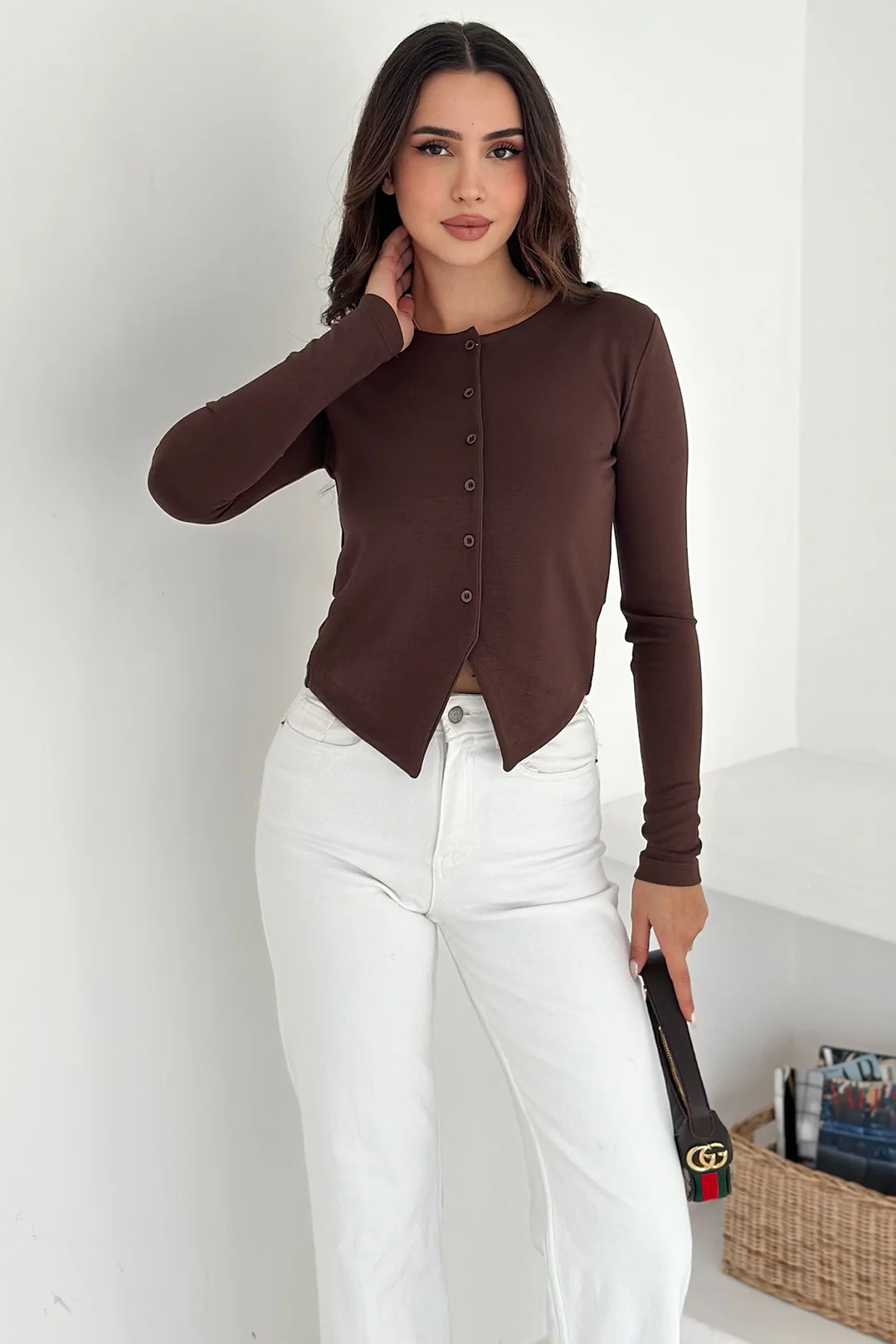 Kadın Sivri Etek Uçlu Düğmeli Bluz – Modern & Şehirli Stil - Kahverengi