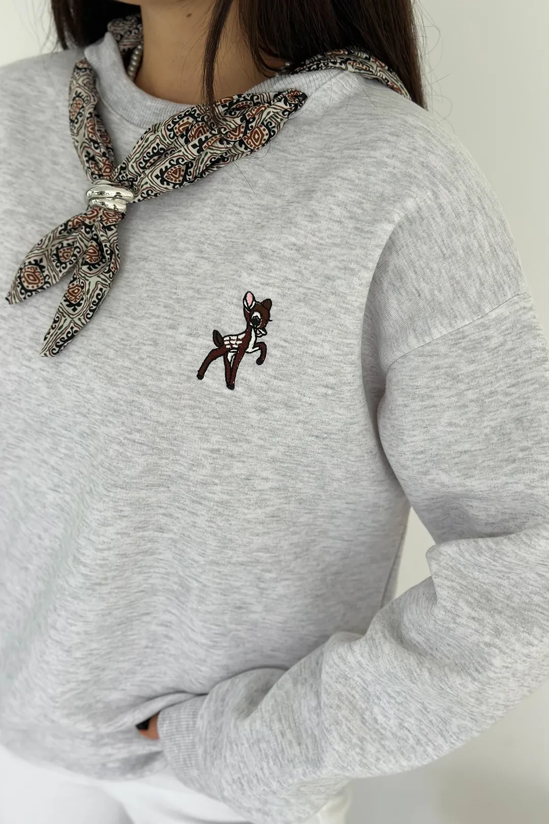 Kadın Dekoratif Yakalı Likralı Sweatshirt – Konforlu & Karakterli Stil - Gri