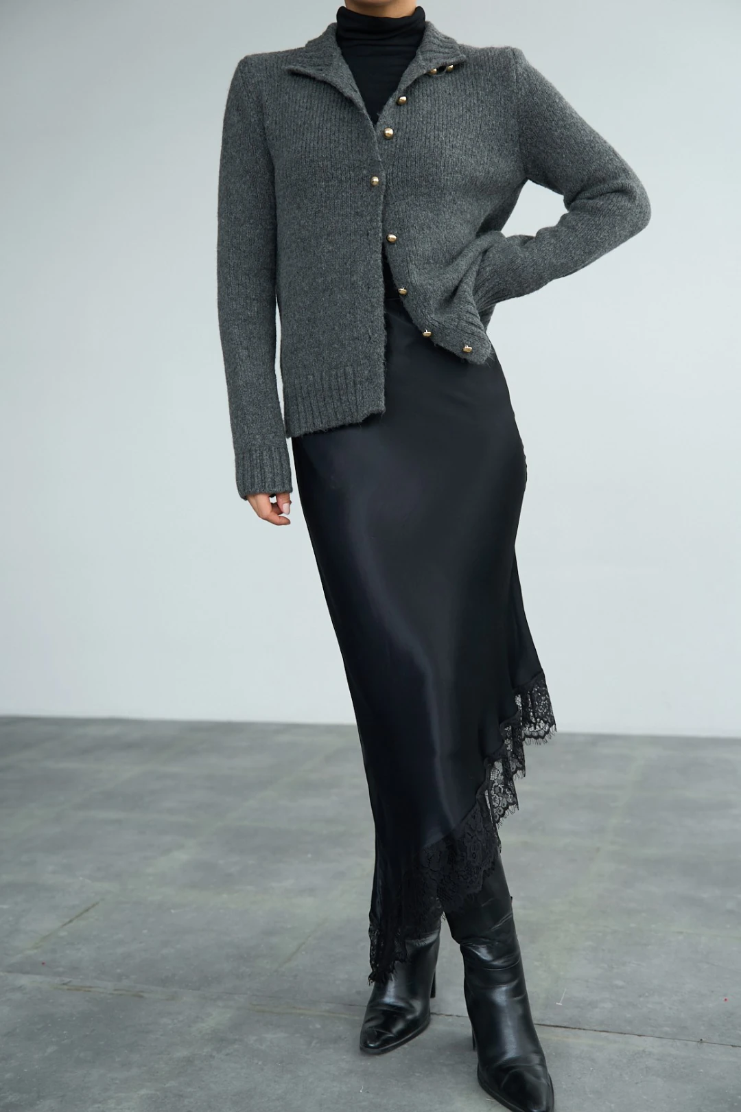 Yakalı ve Gold Düğmeli Triko Hırka Ceket