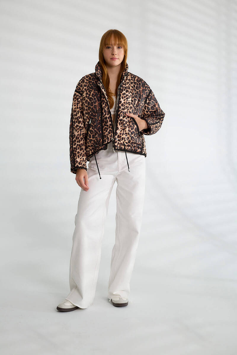 Kadın Leopar Desenli Kapitone Crop Şişme Mont Dik Yaka Kısa Kışlık Puffer Ceket