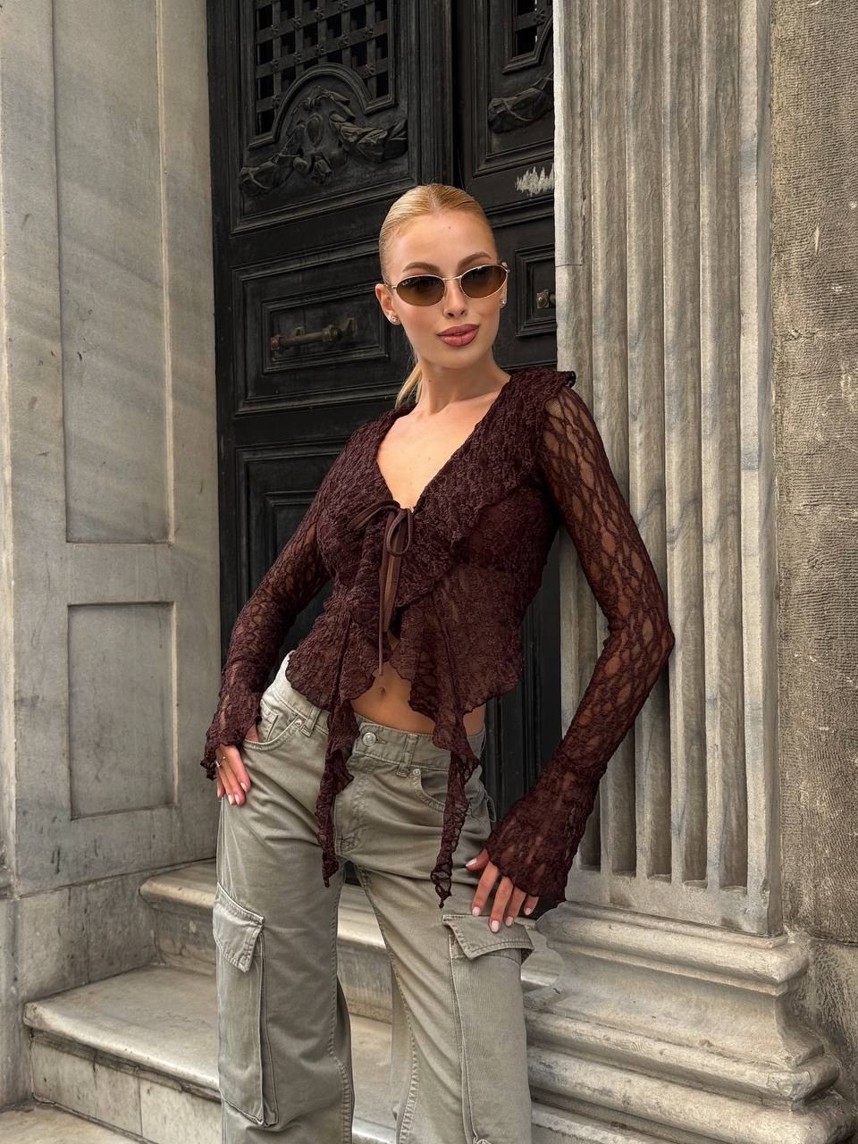 Siyah Dantel Bağlama Detaylı Bluz - Kahverengi