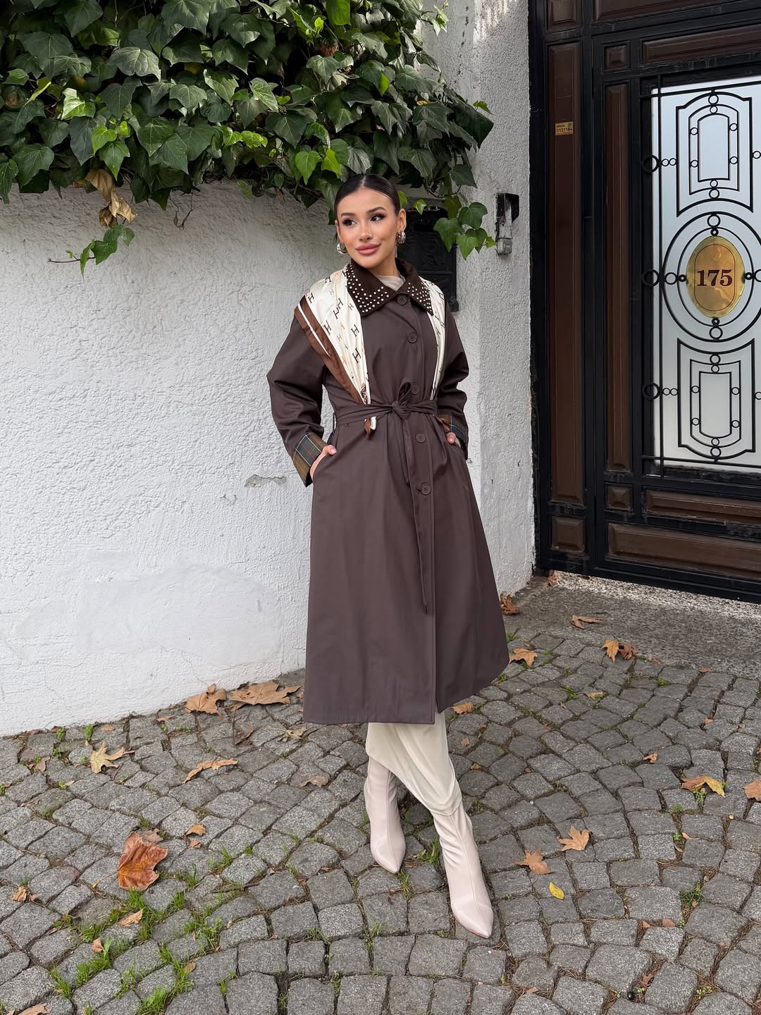 Ekose Manşet Detaylı ve Bağcıklı Kemerli Kadın Uzun Trençkotu