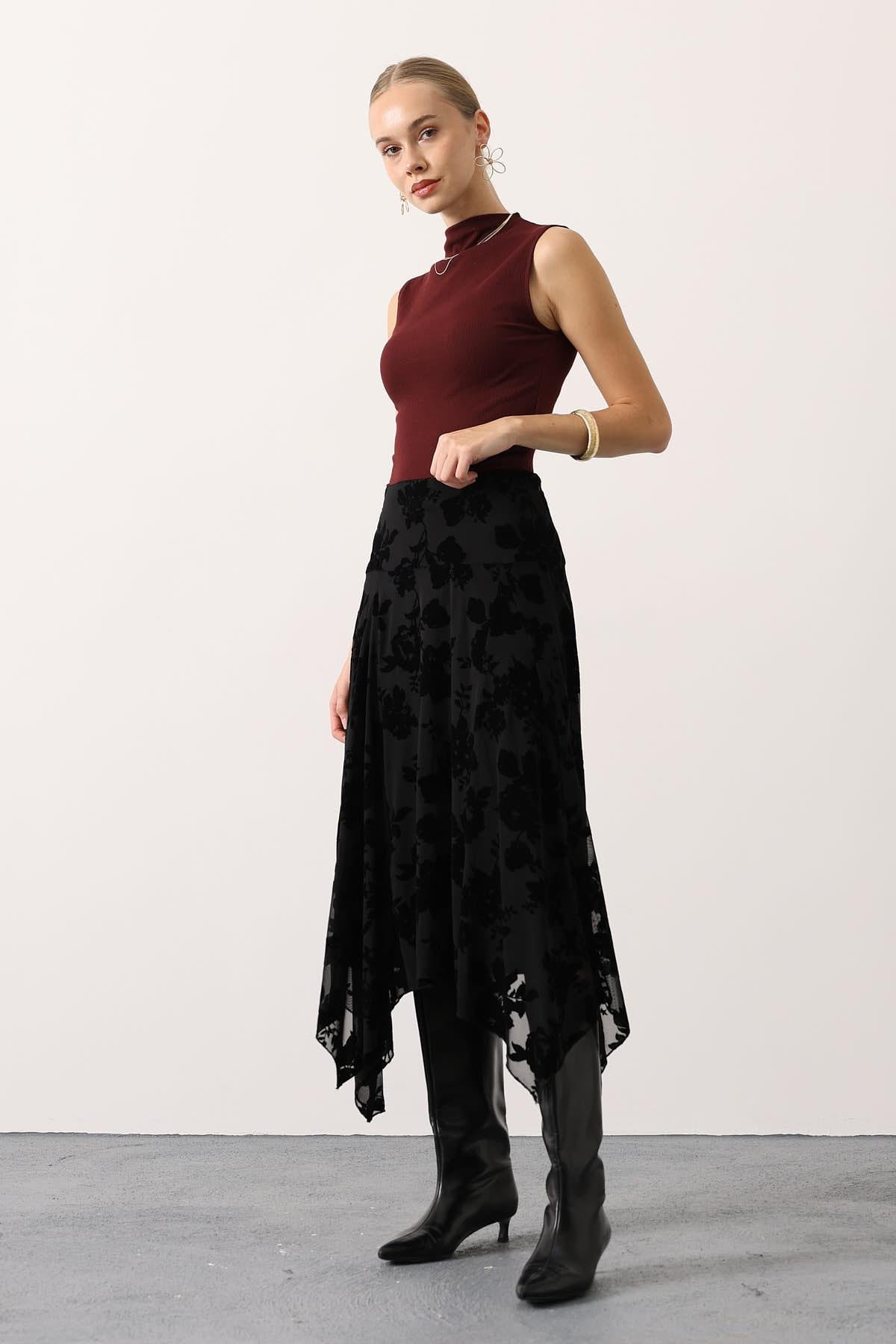 ASİMETRSİK KESİM GÜL NAKISLI ETEK - Siyah