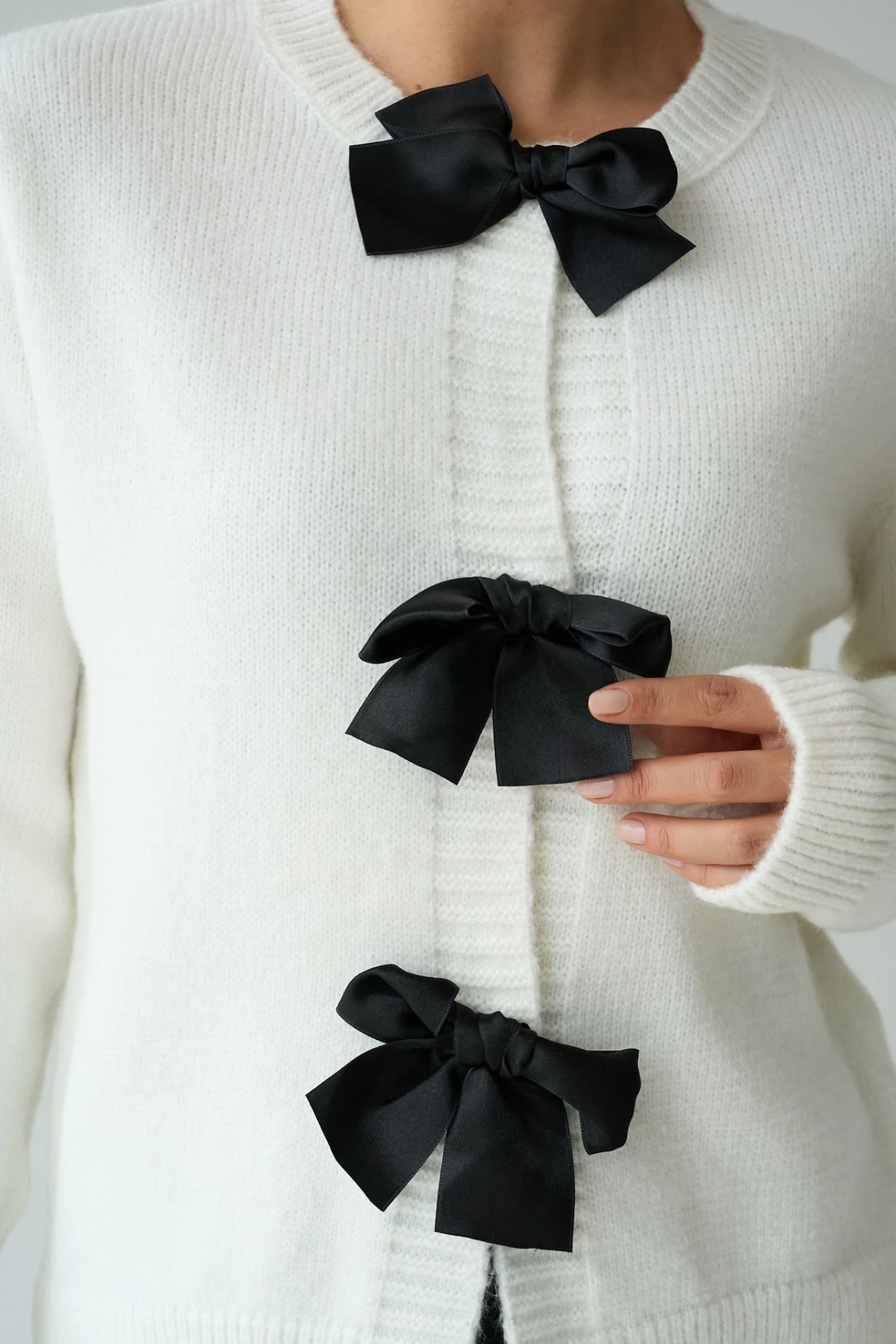 Fiyonk Detaylı Siyah Beyaz Triko Hırka - KEMİK