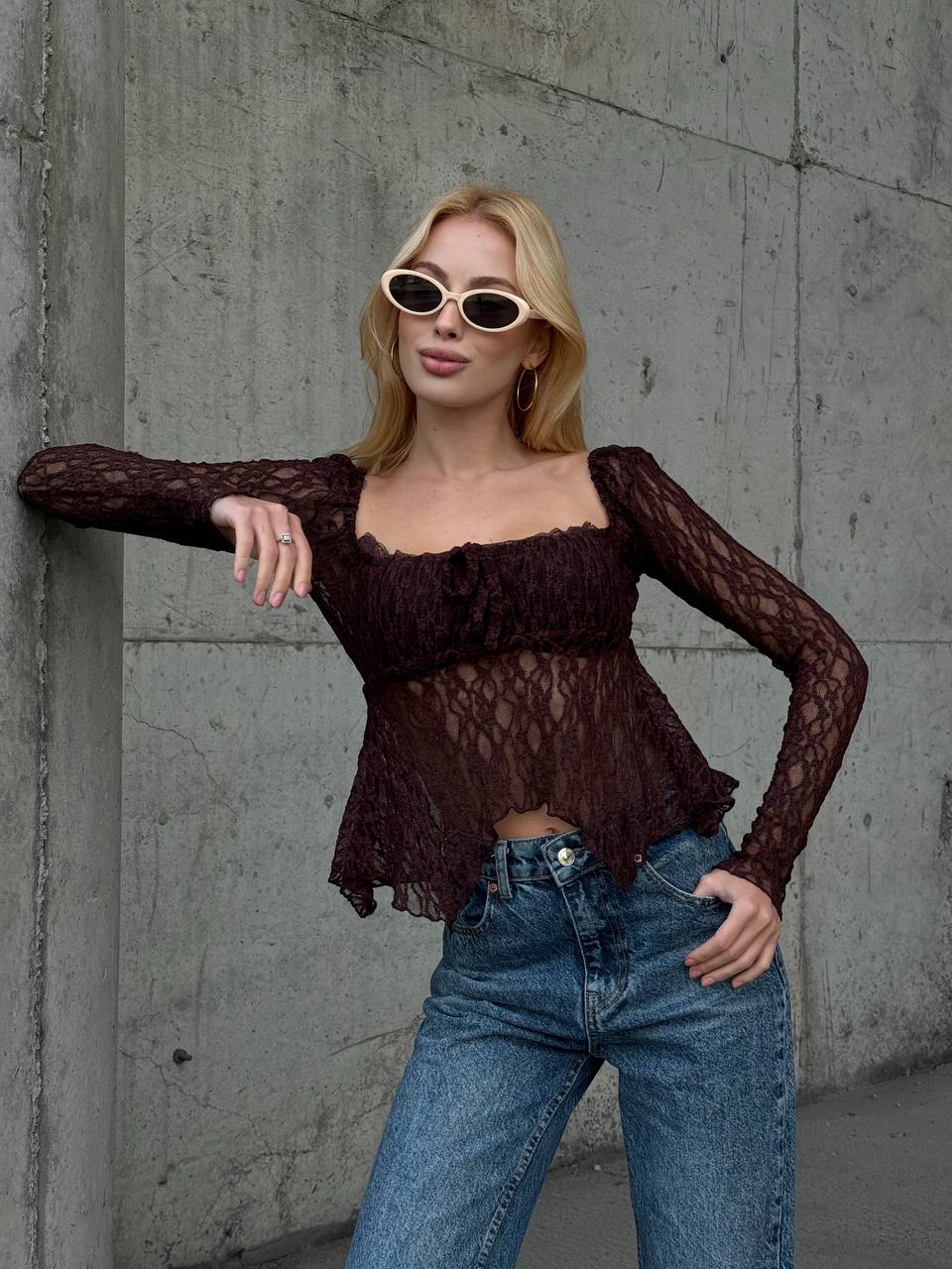 Ekru Peplum Etek Ucu Fırfırlı Güpür Bluz Uzun Kol Bağlama Detaylı Kare Yaka Şık Bluz - Kahverengi