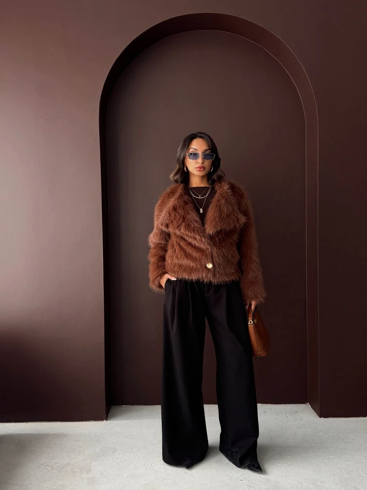 Kadın Vintage Peluş Tüylü Crop Ceket Altın Düğmeli Bisiklet Yaka Kışlık Şık Ceket - Açık Kahve