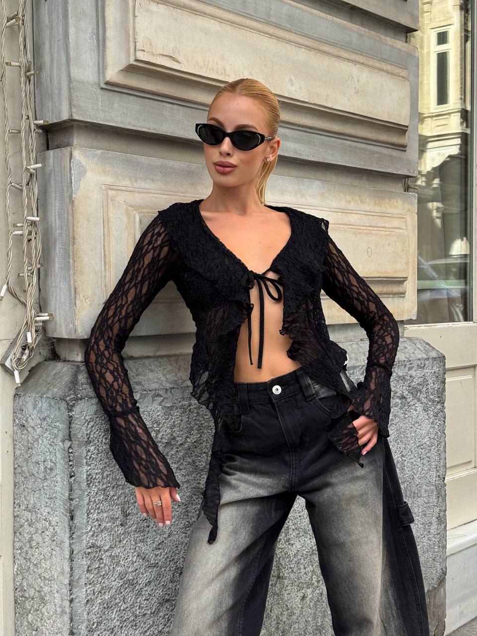 Siyah Dantel Bağlama Detaylı Bluz - Siyah
