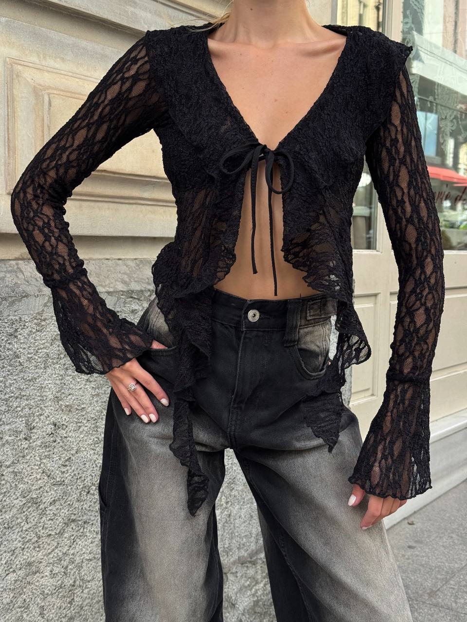 Siyah Dantel Bağlama Detaylı Bluz - Siyah