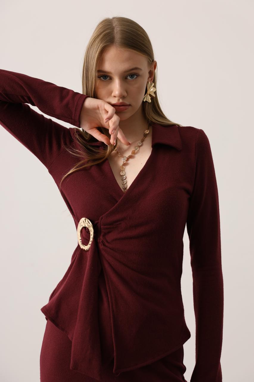 Vişne Çürüğü Rengi Toka/Broş Aksesuarlı Vücudu Saran Fit Uzun Elbise Likralı Kumaş