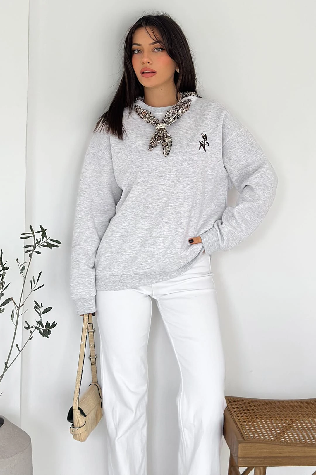 Kadın Dekoratif Yakalı Likralı Sweatshirt – Konforlu & Karakterli Stil - Gri