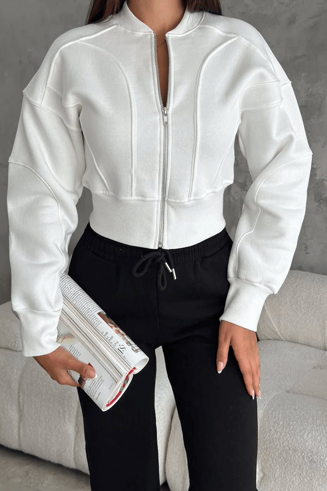 Kadın Fermuarlı Fit Cropped Sweatshirt – Sportif & Şehirli Stil - Ekru