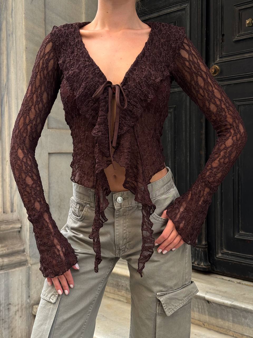 Siyah Dantel Bağlama Detaylı Bluz - Kahverengi