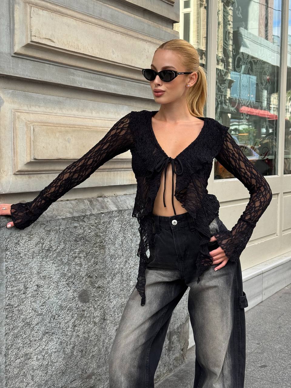 Siyah Dantel Bağlama Detaylı Bluz - Siyah
