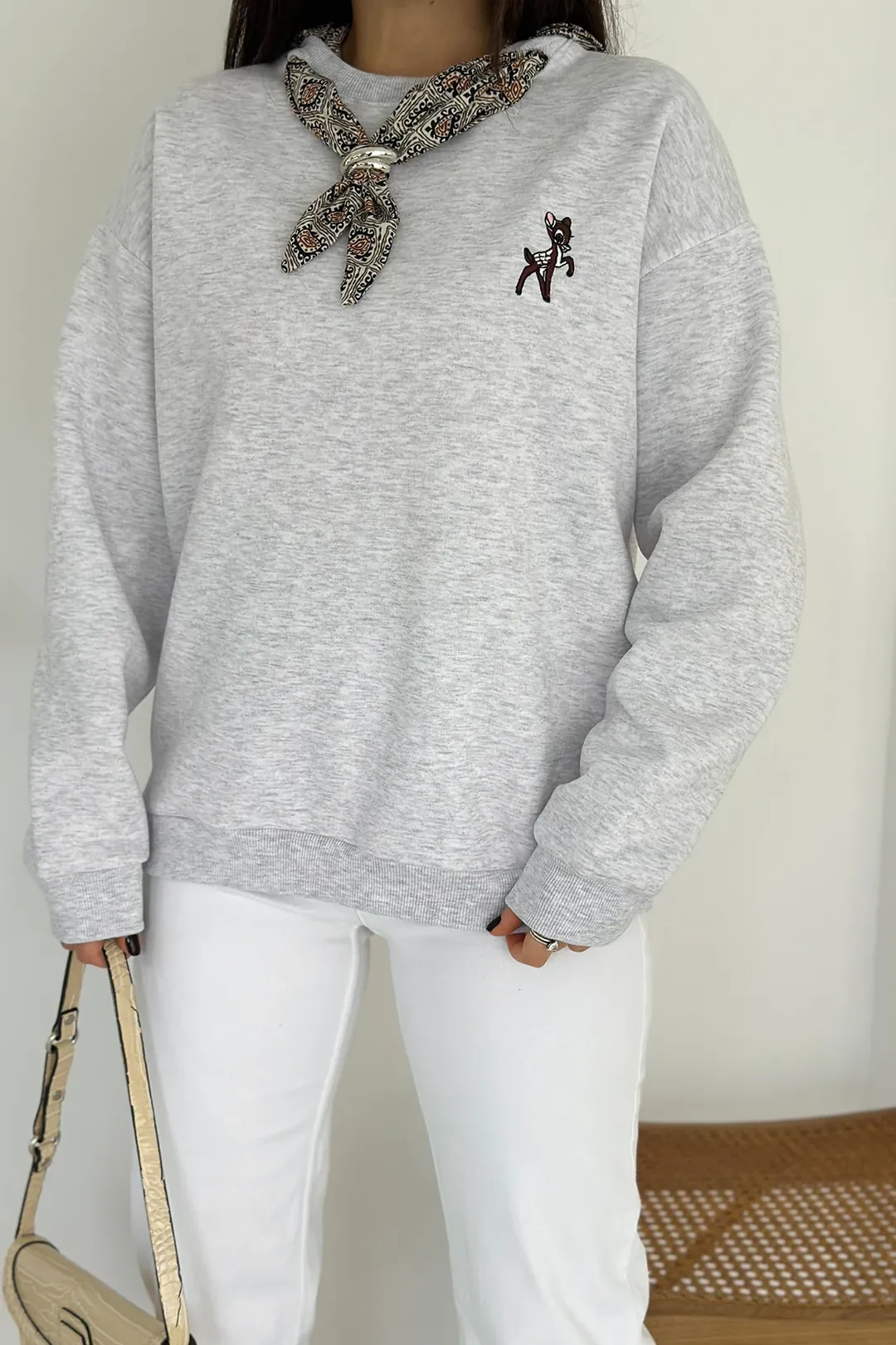 Kadın Dekoratif Yakalı Likralı Sweatshirt – Konforlu & Karakterli Stil - Gri