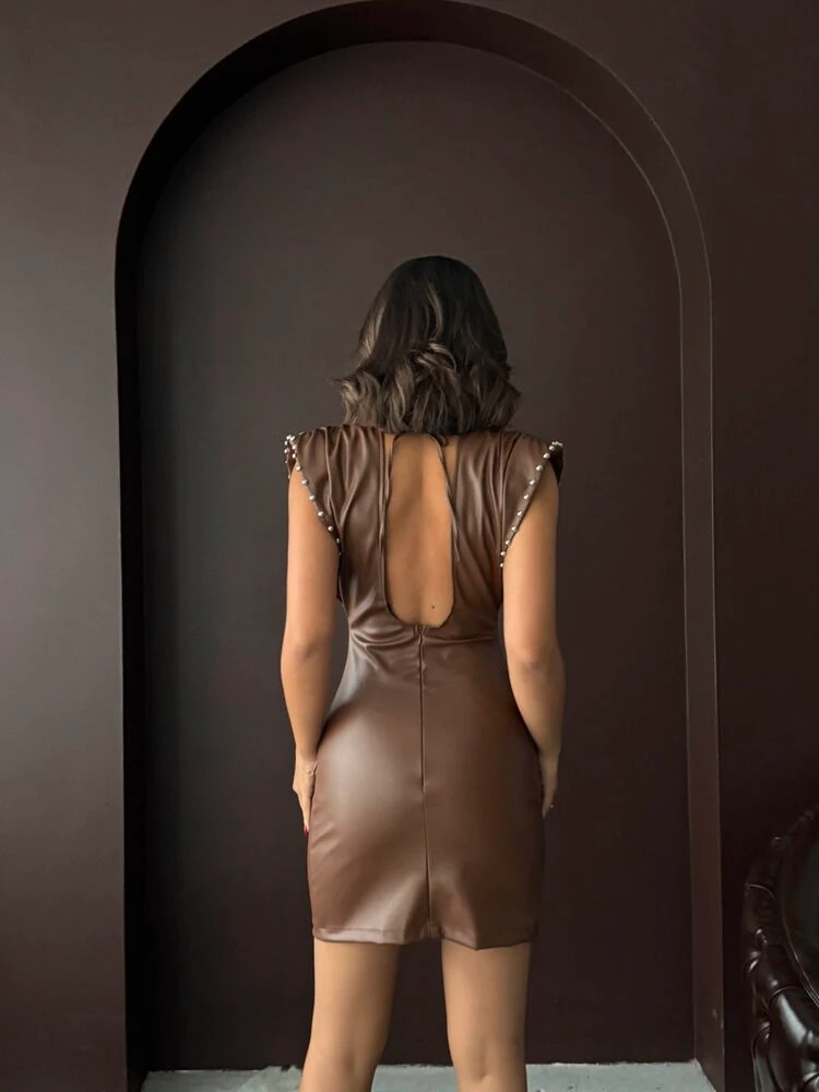 Kadın Siyah Suni Deri Görünümlü Zımba Detaylı Mini Elbise Dar Kesim Abiye Elbise - Kahverengi