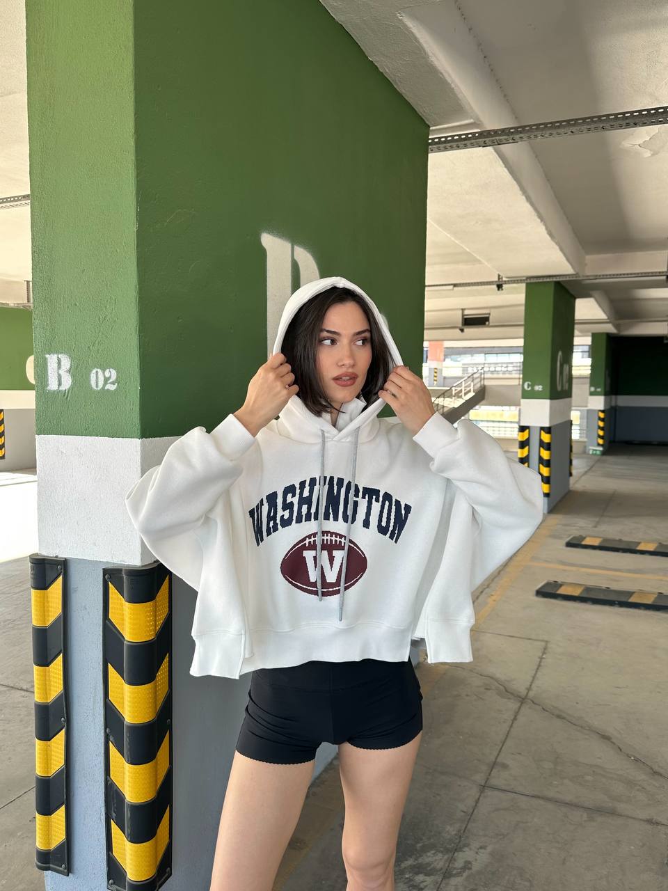 Kadın Kapüşonlu, Dik Yaka Fermuarlı, Crop-Kısa, Bol-Oversize, Önü Yazı Baskılı, Haki, Sweatshirt - BEYAZ