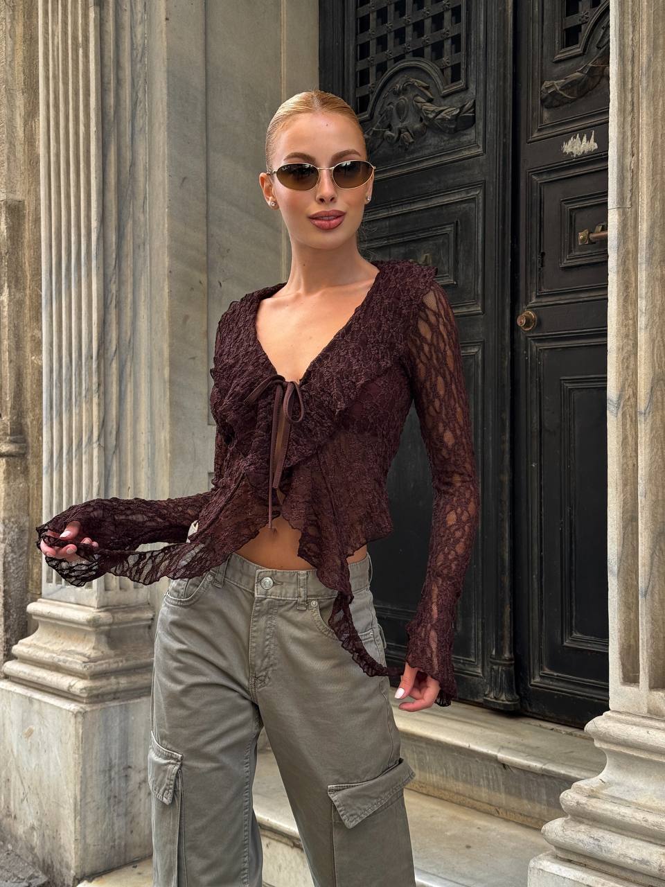 Siyah Dantel Bağlama Detaylı Bluz - Kahverengi