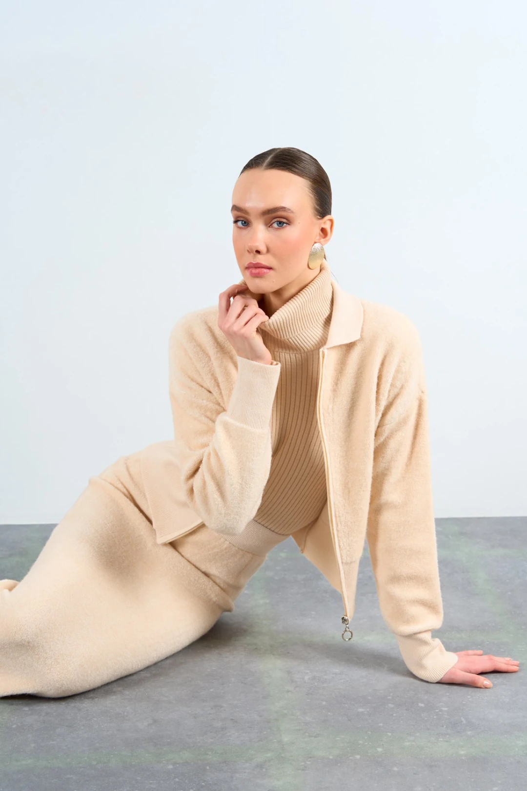 Balıkçı Yaka ve Fermuarlı Ceketli Triko Takım