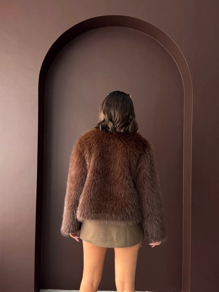 Kadın Vintage Peluş Tüylü Crop Ceket Altın Düğmeli Bisiklet Yaka Kışlık Şık Ceket - Koyu Kahve