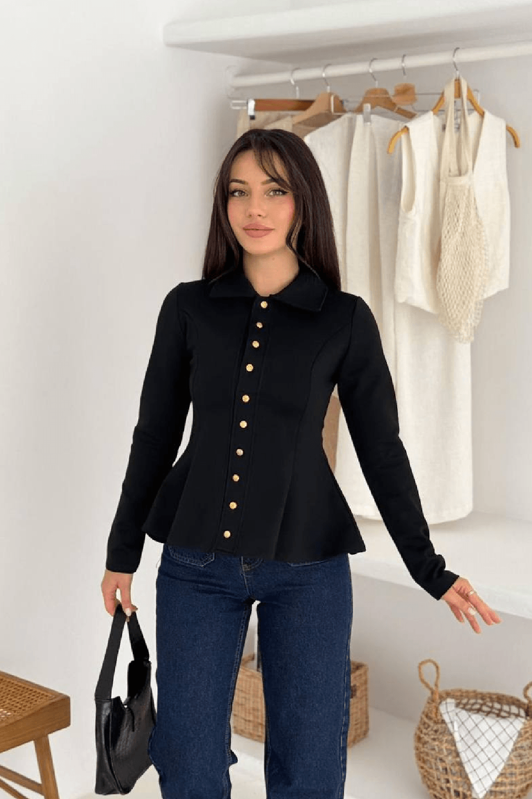 Kadın Altın Düğmeli Peplum Gömlek – Güçlü & Şehirli Stil - Siyah