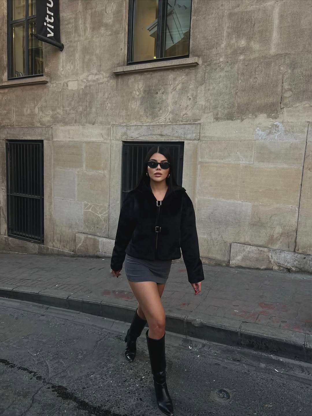 KAPŞONLU KEMER DÜĞMELİ KAŞE CEKET