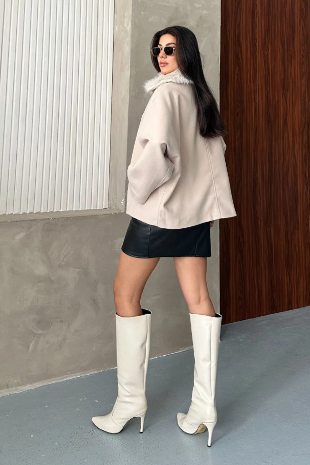 Kadın Bej Kürk Yakalı Kısa Ceket Kaşe Kumaş Oversize Geniş Kol Düğmeli Kışlık - Ekru