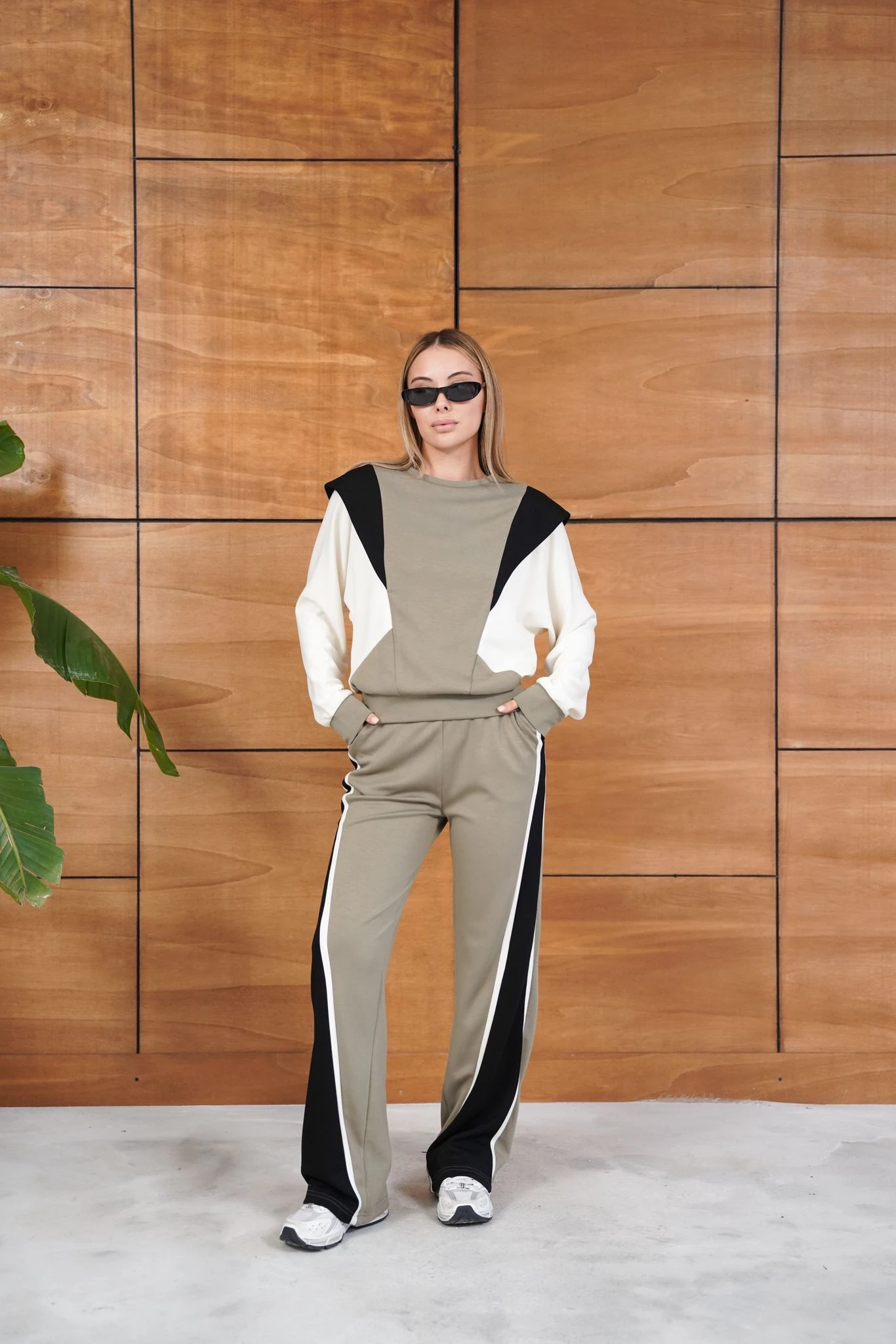 Cemo Renk Bloklu Bordo Siyah Beyaz Spor Takımı