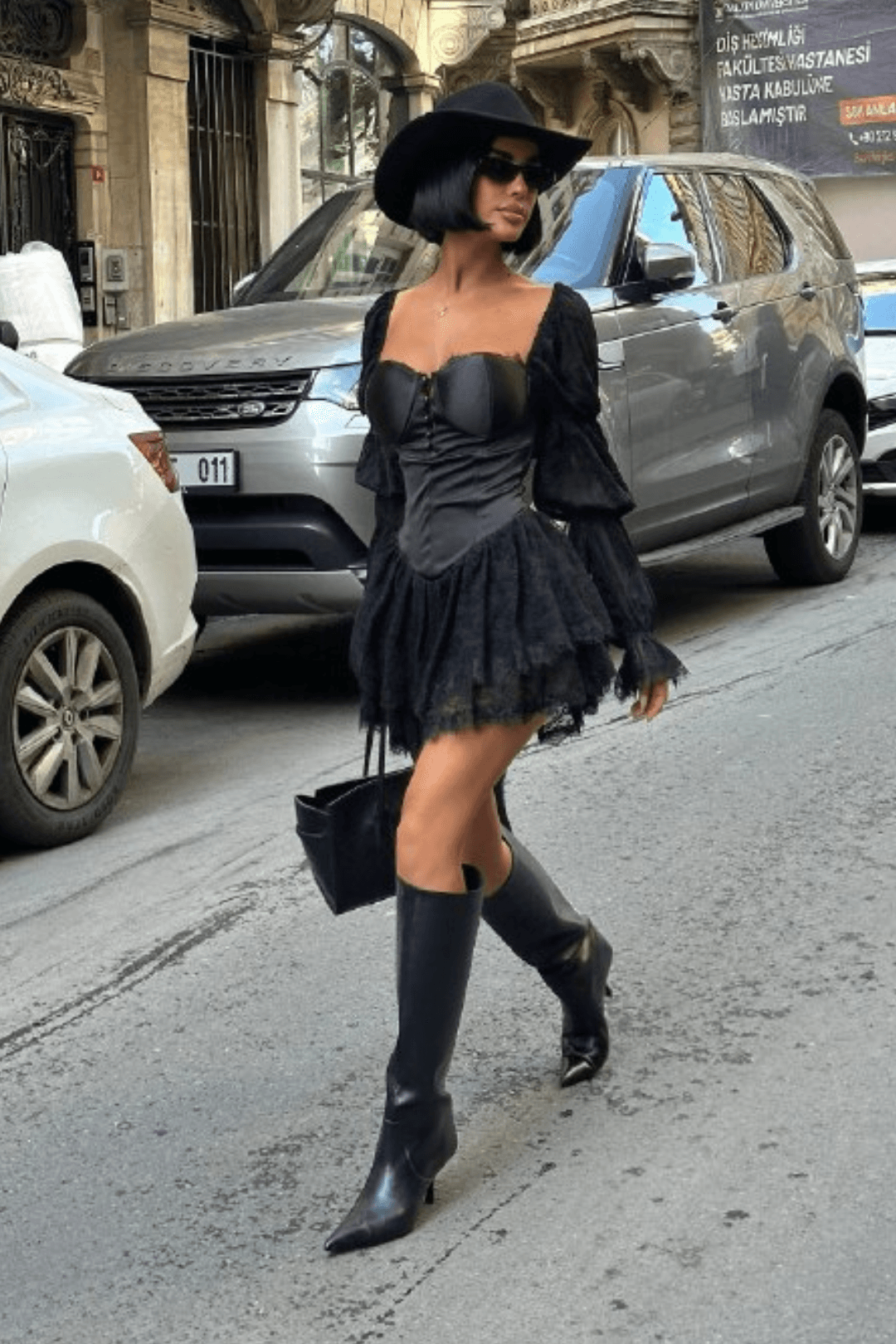 ÖNÜ FIRFIRLI ALTI VOLANLI ELBİSE 