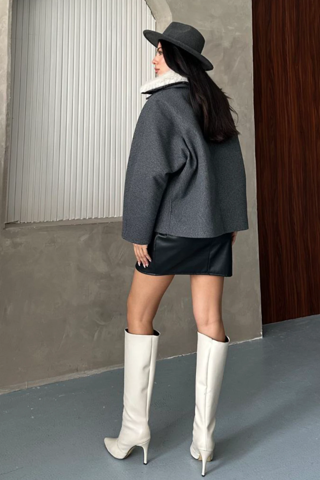 Kadın Bej Kürk Yakalı Kısa Ceket Kaşe Kumaş Oversize Geniş Kol Düğmeli Kışlık - Antrasit