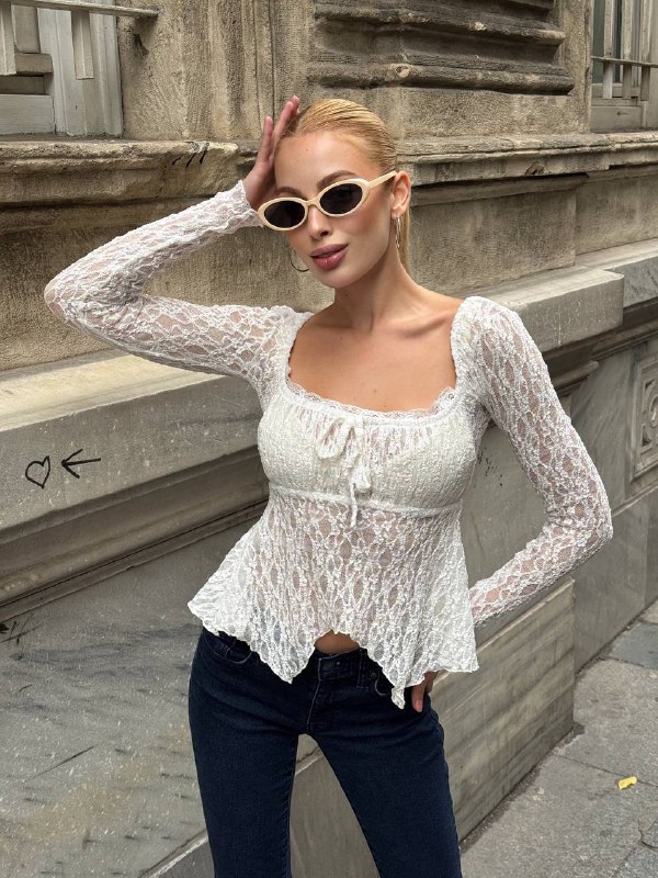 Ekru Peplum Etek Ucu Fırfırlı Güpür Bluz Uzun Kol Bağlama Detaylı Kare Yaka Şık Bluz - Ekru