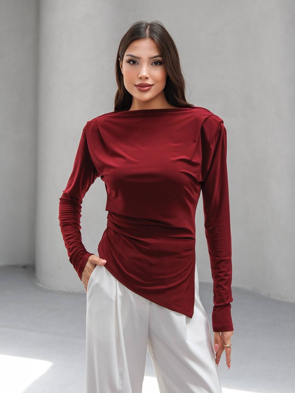 ASIMETRIK KESIM VATKALI BLUZ - Bordo