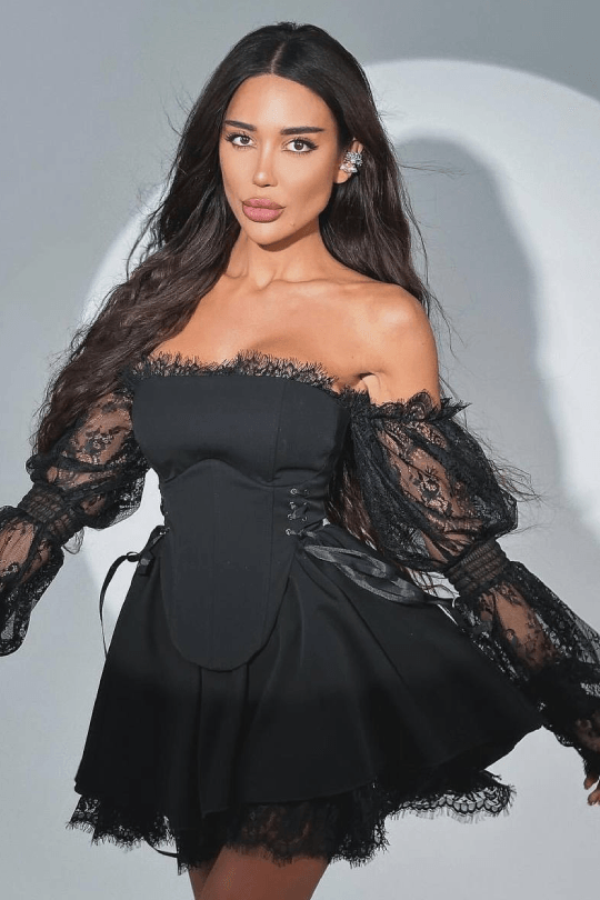 Kadın  Likralı Dantel ve Dalgıç Kumaştan Üretilmiş, Gipeli Su Yolu ve Kuşgözü Detaylı Elbise