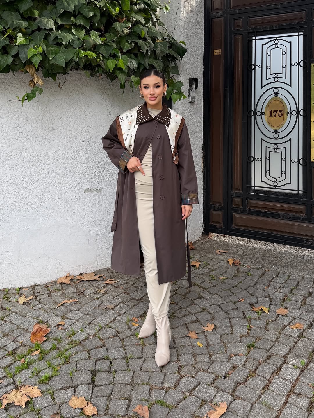 Ekose Manşet Detaylı ve Bağcıklı Kemerli Kadın Uzun Trençkotu