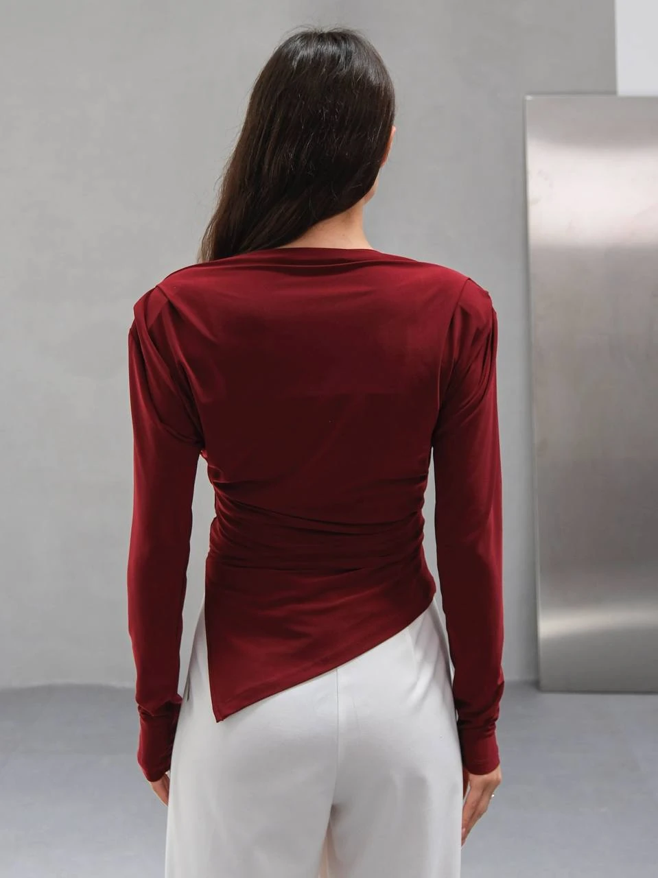 ASIMETRIK KESIM VATKALI BLUZ - Bordo