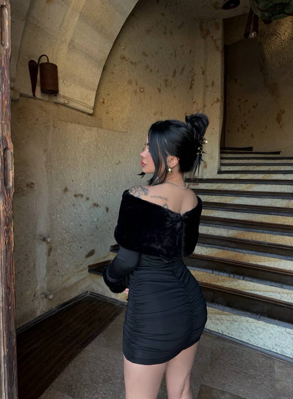 YAKASI KÜRKLÜ BÜZGÜLÜ ELBİSE - Siyah