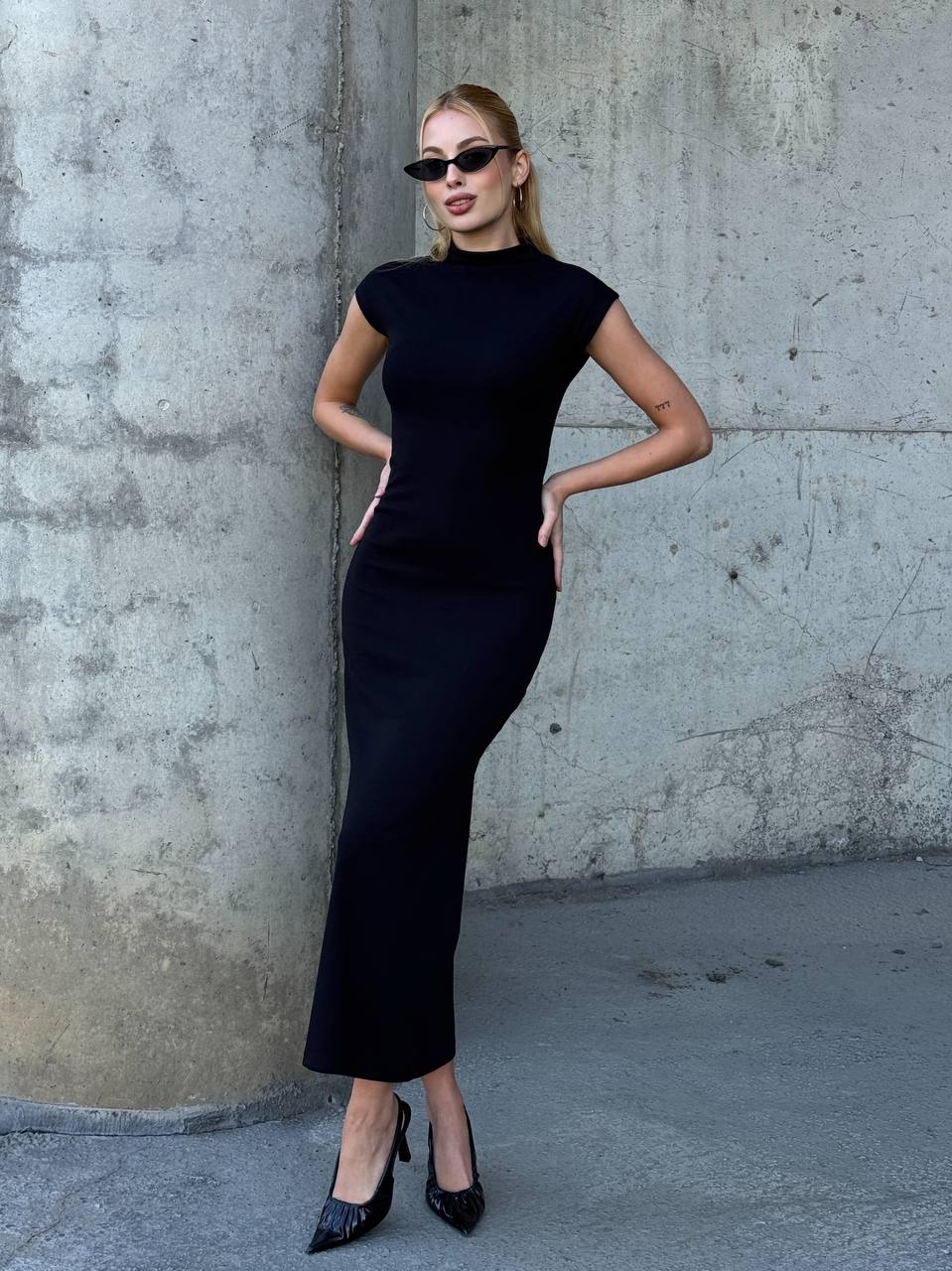 Kadın Yarım Balıkçı Yaka Kısa Kol Midi Elbise Vücudu Saran Fit Basic Elbise - Siyah