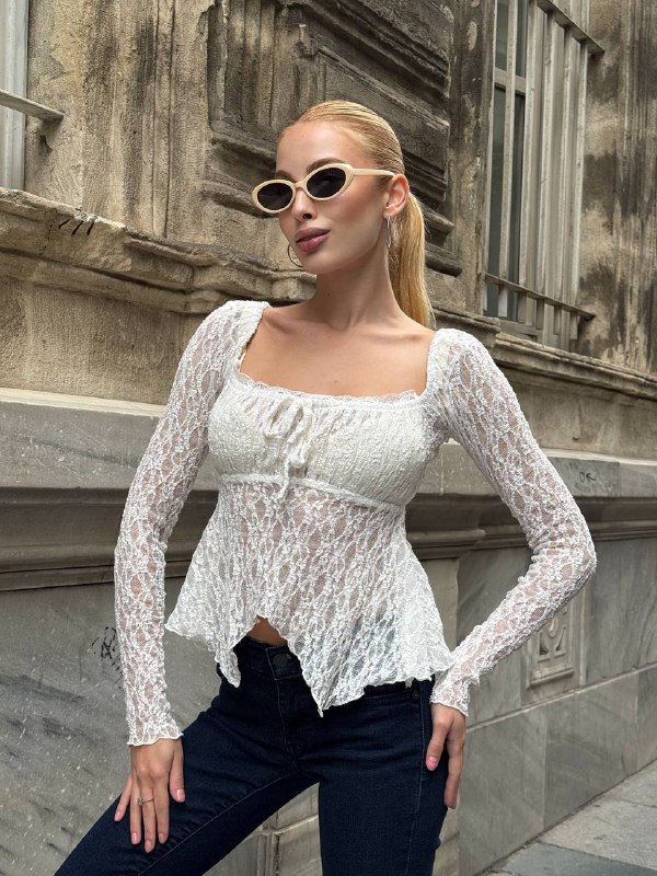 Ekru Peplum Etek Ucu Fırfırlı Güpür Bluz Uzun Kol Bağlama Detaylı Kare Yaka Şık Bluz - Ekru