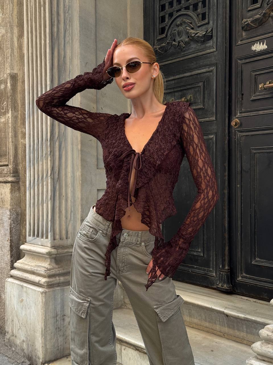 Siyah Dantel Bağlama Detaylı Bluz - Kahverengi