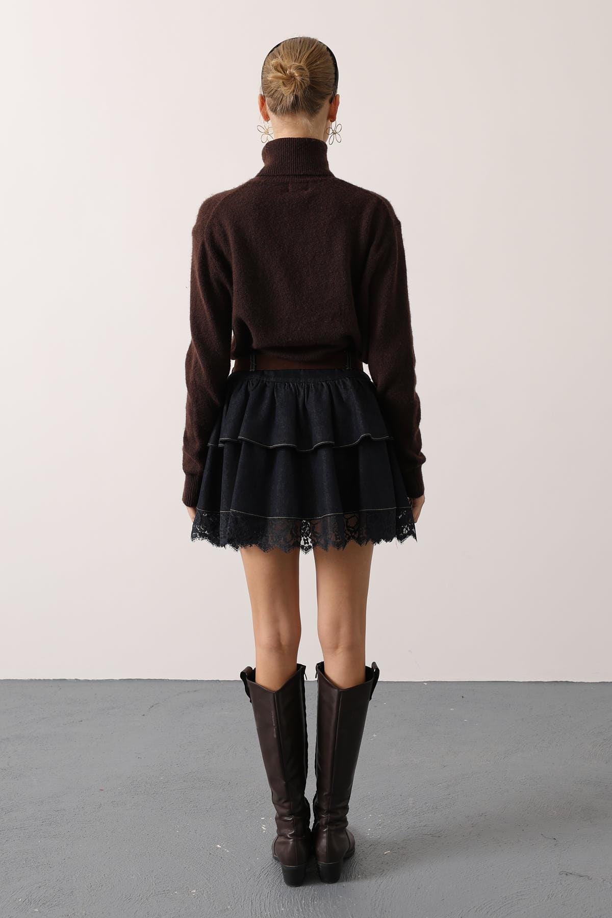 Kemerli ve Dantel Detaylı Kat Kat Denim Mini Etek