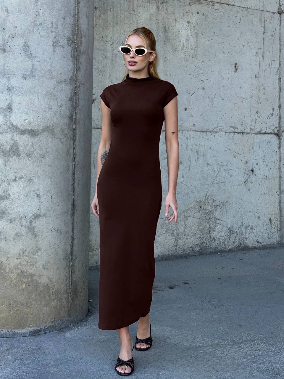 Kadın Yarım Balıkçı Yaka Kısa Kol Midi Elbise Vücudu Saran Fit Basic Elbise - Kahverengi