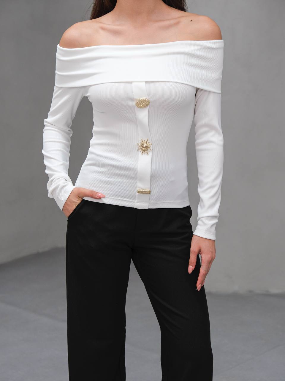 MADONNA YAKA ÜÇ DÜĞMELİ BLUZ - Ekru