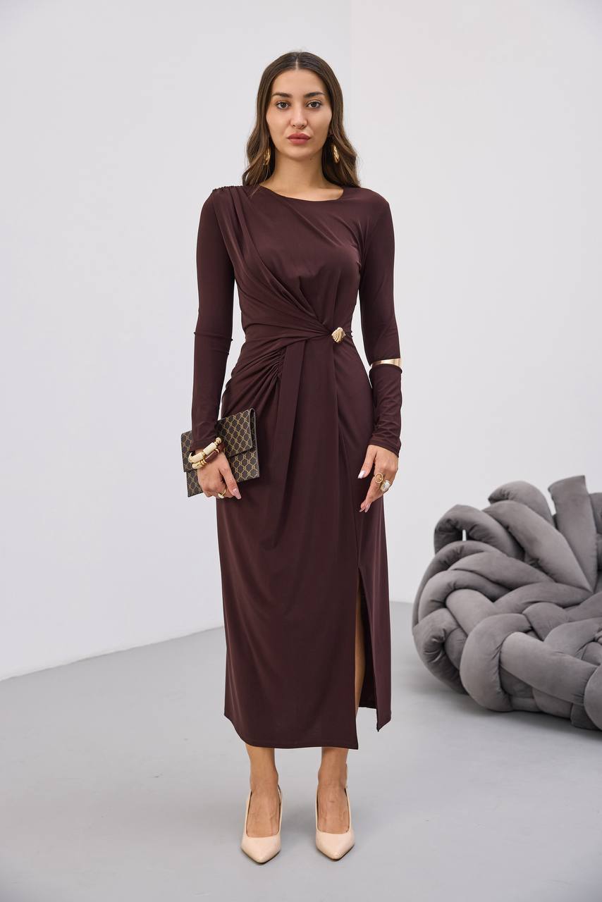 BELİ BÜZGÜLÜ TOKALI ELBİSE - Kahverengi