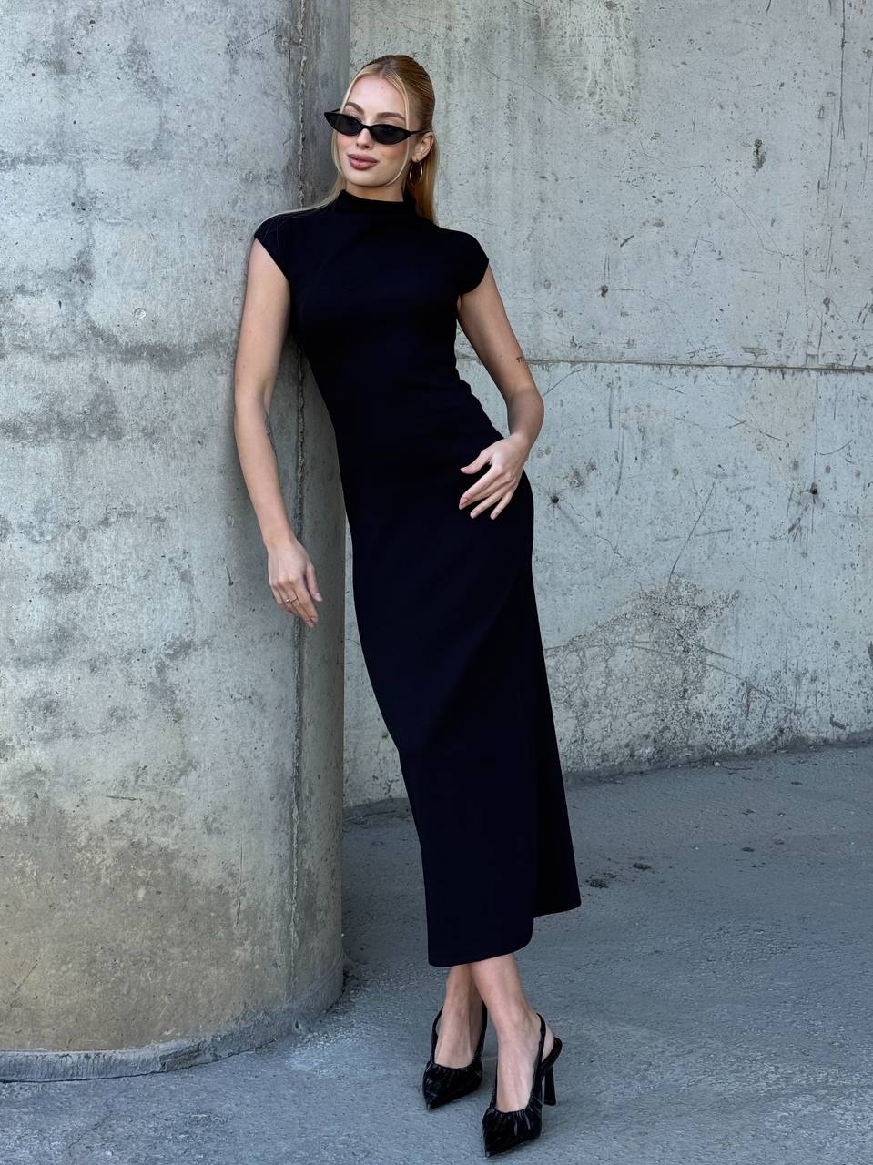 Kadın Yarım Balıkçı Yaka Kısa Kol Midi Elbise Vücudu Saran Fit Basic Elbise - Siyah