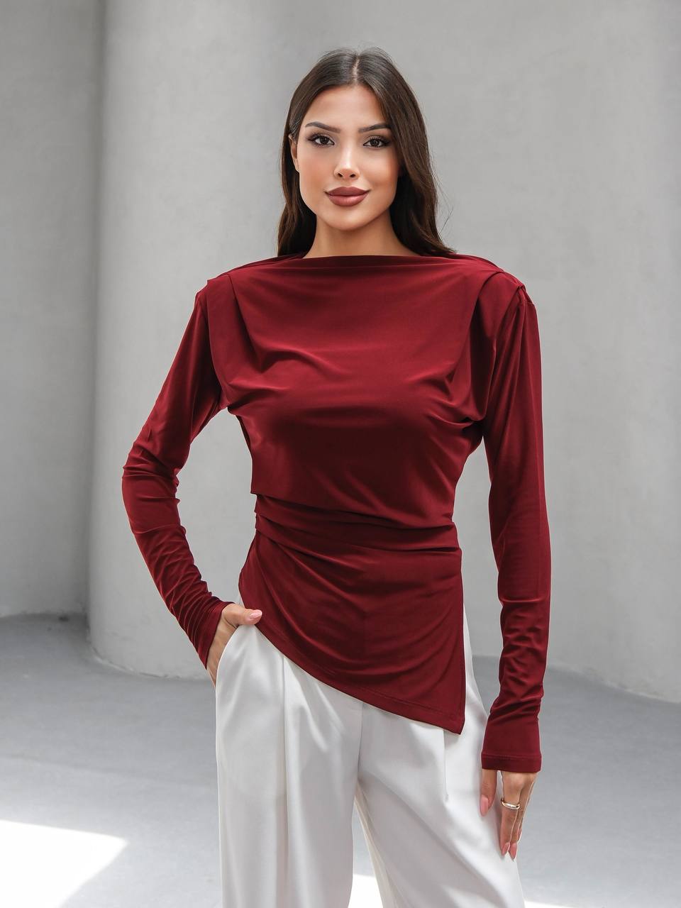 ASIMETRIK KESIM VATKALI BLUZ - Bordo