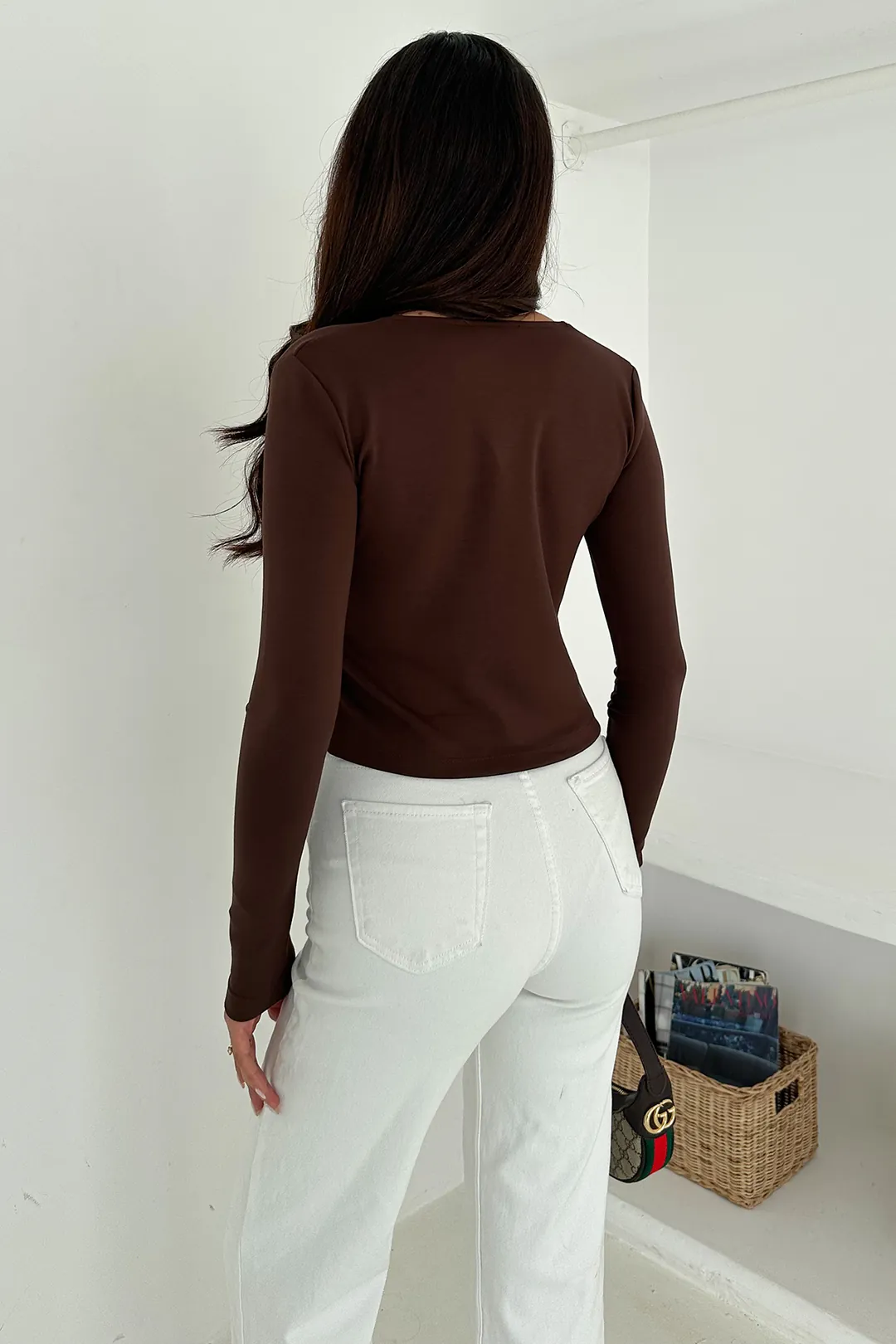 Kadın Sivri Etek Uçlu Düğmeli Bluz – Modern & Şehirli Stil - Kahverengi