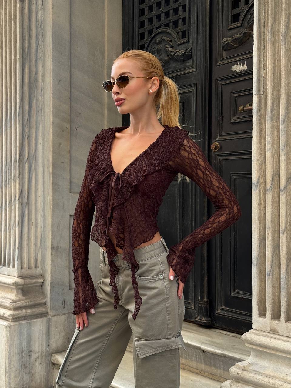 Siyah Dantel Bağlama Detaylı Bluz - Kahverengi