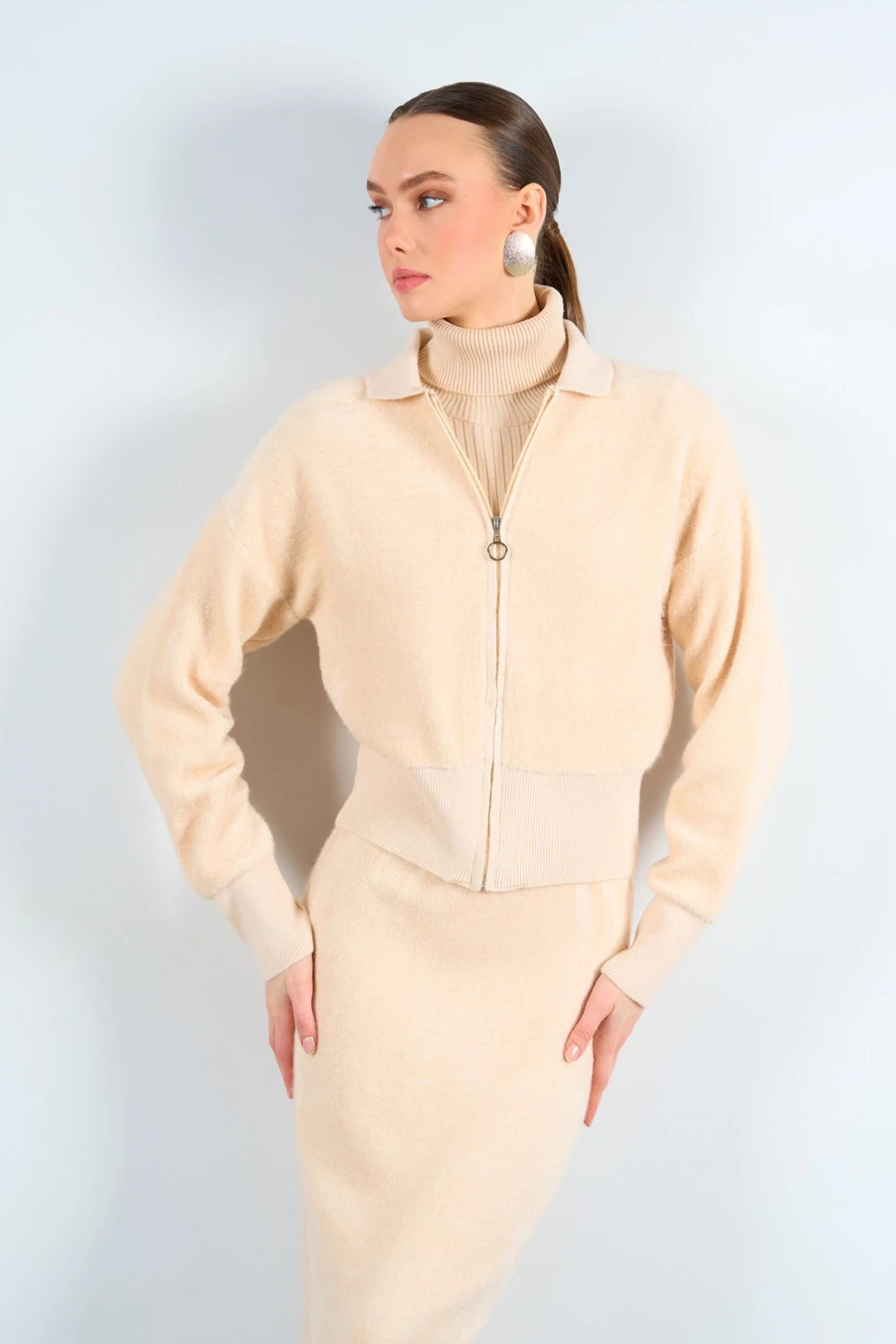 Balıkçı Yaka ve Fermuarlı Ceketli Triko Takım